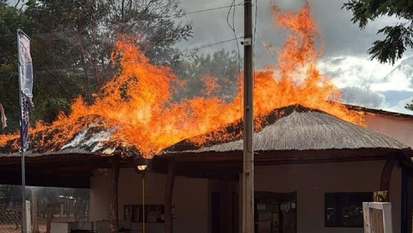Video: Incendio provoca susto en el Ecotour Laguna Blanca