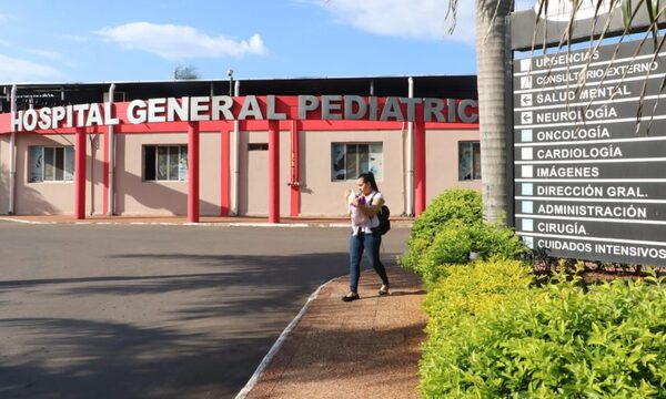 Trasplante de hígado para niño en estado crítico tenía aprobación hace 10 meses, Salud no reportó