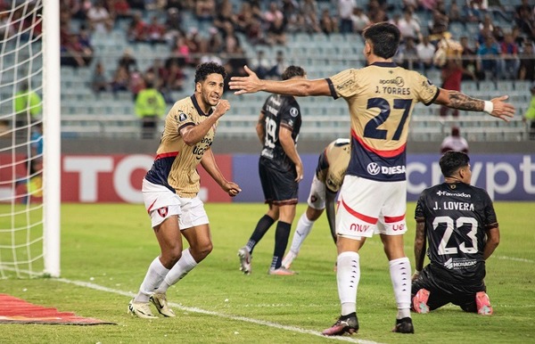Cerro Porteño golea en su debut copero y llega motivado al Clásico