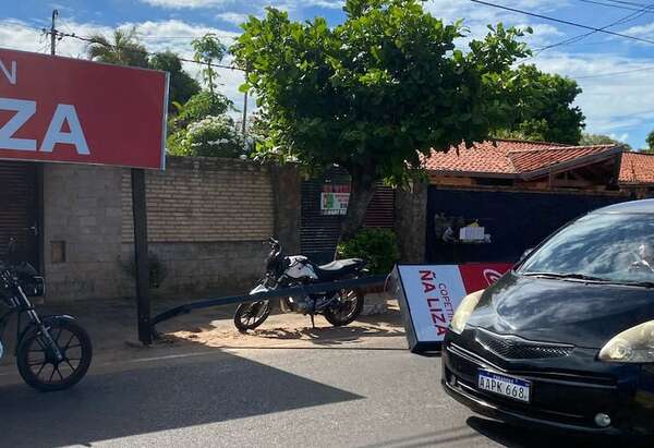 Moto robada protagoniza accidente y es recuperada en Luque - Policiales - ABC Color