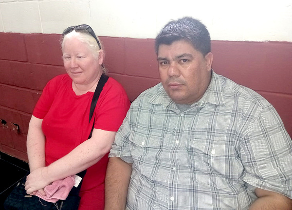 Mujer denuncia a su madrastra y a cuatro hermanos tras exclusión en juicio sucesorio - La Clave