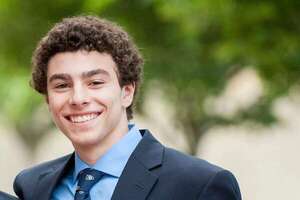 Luigi Mangione, el joven acusado de asesinar al CEO de una aseguradora, comparece ante el juez - Mundo - ABC Color