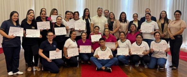 Sinafocal y sector privado entregan certificados de competencias en hotelería en Ciudad del Este – Diario TNPRESS