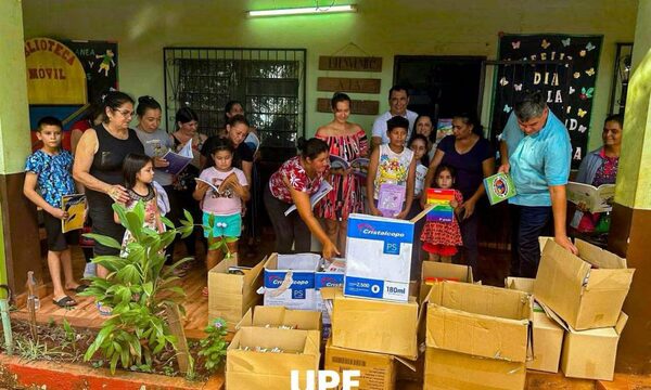 UPE entrega donaciones a colegio franqueño