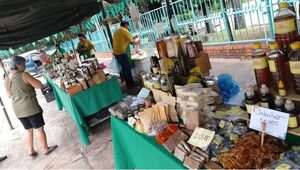 Pequeños productores ofrecen productos frescos en feria agropecuaria en San Lorenzo