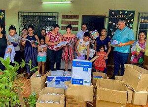 Tiki González entregó importantes donaciones a colegio franqueño | DIARIO PRIMERA PLANA