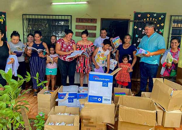 Tiki González entregó importantes donaciones a colegio franqueño | DIARIO PRIMERA PLANA