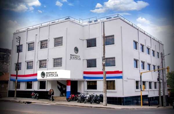 Denuncian que aseguradoras no proveen servicios médicos pese a tener millonario contrato con Ministerio de Justicia - Nacionales - ABC Color