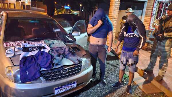Detienen a dos personas y recuperan vehículo robado en María Auxiliadora