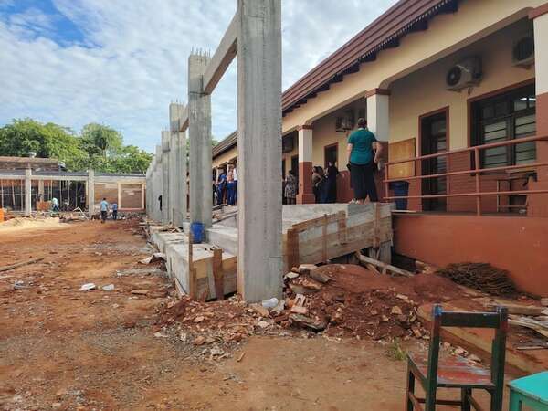 Padres no enviarán a sus hijos a escuela de Encarnación si no avanzan las obras inconclusas - Política - ABC Color