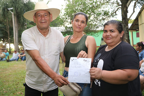 Se inició oficialmente el pago por lotes para la titulación masiva de tierras - .::Agencia IP::.