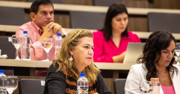 Barán traba los aumentos salariales en el Acosta Ñu y se enfrenta a Bachi y Nano
