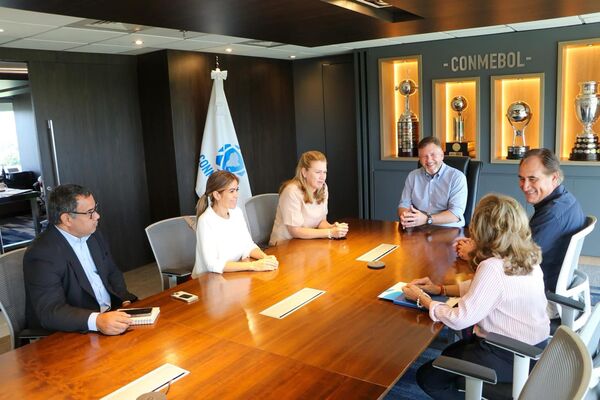 Barán se reúne con presidente de la CONMEBOL para coordinar requisitos sanitarios para el Congreso de la FIFA