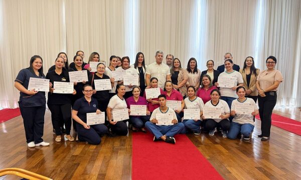 Senatur y Sinafocal certifican a trabajadores del sector hotelero
