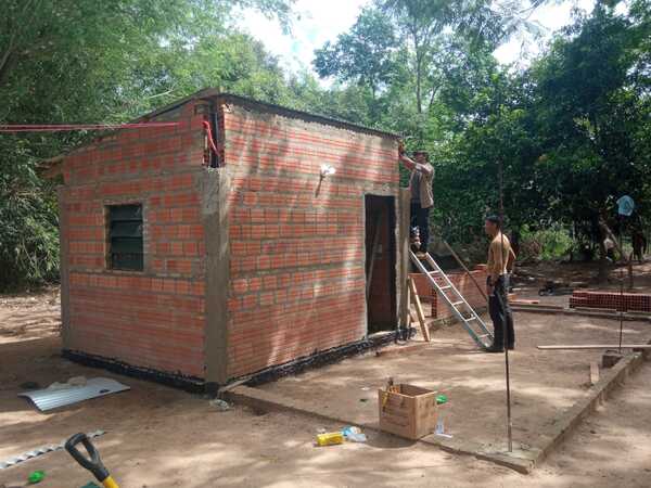 Avanza reconstrucción de viviendas en San José de los Arroyos tras el temporal - Noticiero Paraguay