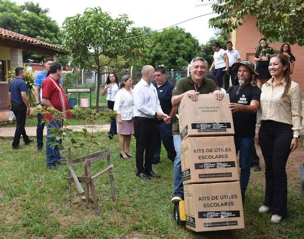 Ministro de Educación acompaña la distribución de kits escolares en el departamento de San Pedro - Nacionales - ABC Color