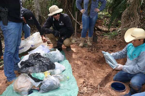 Videos: esto fue lo que se encontró en la zona donde estaría enterrado Félix Urbieta - Policiales - ABC Color