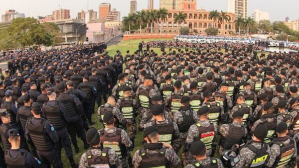 Agentes de las fuerzas del orden trataban a Lalo como a un jefe