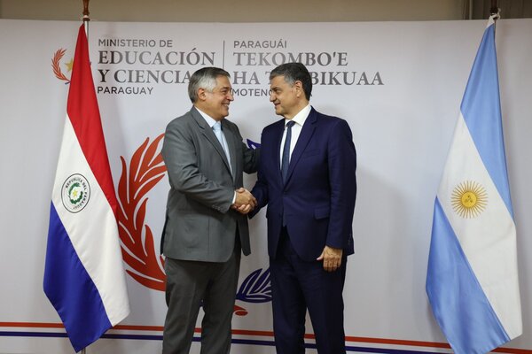 Firman acuerdo para fortalecer educación de paraguayos en Argentina - 1000 Noticias