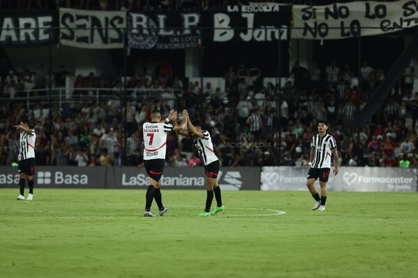 Versus / El puntero invicto Libertad visita a Tembetary buscando seguir en racha