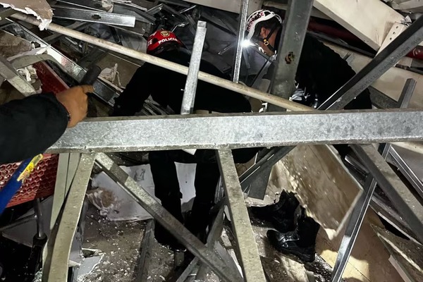Tres muertos y 20 heridos tras derrumbe en un centro comercial de Perú - 1000 Noticias