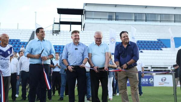 Ameliano inaugura su estadio en Villeta