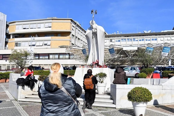 Salud del Papa: el domingo solo se volverá a difundir el texto del ángelus - 1000 Noticias