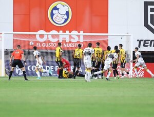 Versus / ¡Una obra de arte! El elegante golazo de Alejandro Silva ante Guaraní