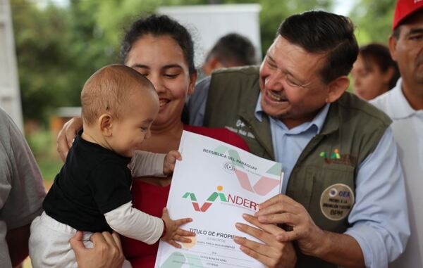 Itá es el primer distrito rural que recibe la titulación de lotes de la Reforma Agraria