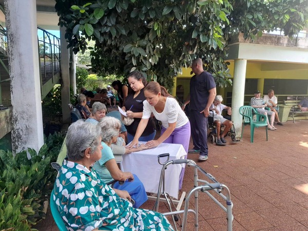 Jornada de Atención Integral en el Hogar de Ancianos Santa María: un paso hacia una mejor salud para la comunidad