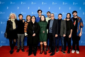 “Bajo las banderas, el sol” gana el Premio FIPRESCI en la Berlinale