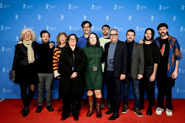 “Bajo las banderas, el sol” gana el Premio FIPRESCI en la Berlinale
