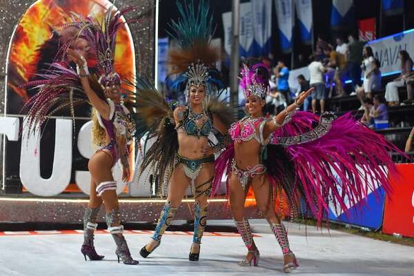 Villarrica vibró con la primera noche del Carnaval Guaireño 2025 - Nacionales - ABC Color
