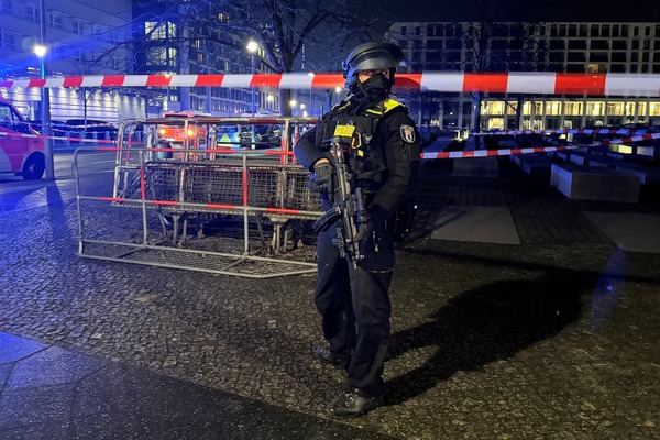 Sirio que apuñaló a turista español en Berlín quería "matar judíos" - Unicanal