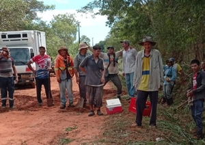 Vecinos de la compañía San Ignacio de Loyola, arreglan mal estado de los caminos - Noticiero Paraguay