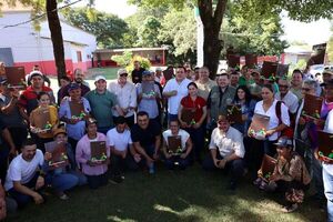 Colonos de Paso Yobái recibieron 60 nuevos títulos de propiedad