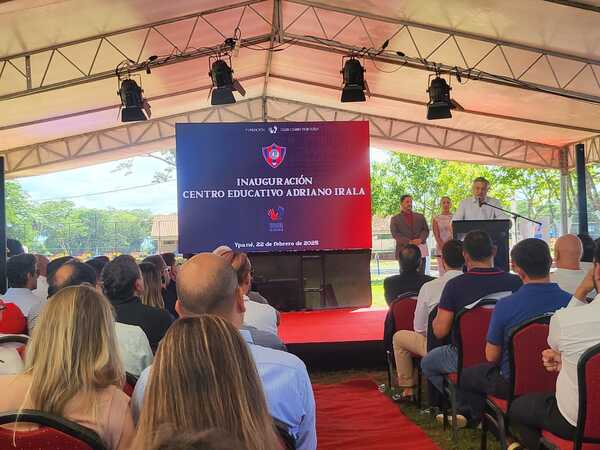 Ministro de Educación Luis Ramírez inauguró el primer Centro Educativo Adriano Irala en el Parque Azulgrana