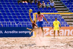 Los Pynandi debutaron con el pie izquierdo en la Copa América de Fútbol Playa - 1000 Noticias