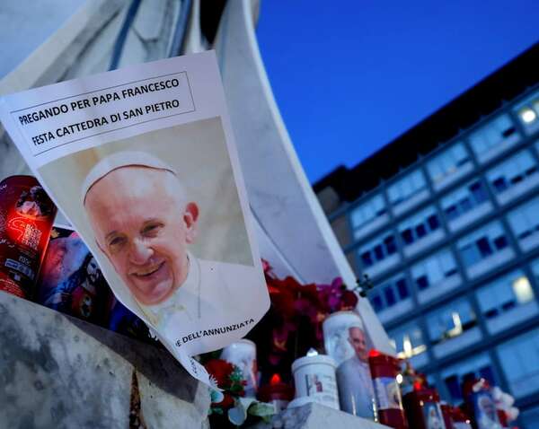 El papa Francisco permanece en estado crítico, tras sufrir crisis respiratoria - Mundo - ABC Color