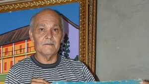 La pobreza no lo detuvo para ser pintor y hoy se destaca por sus retratos de Cristo
