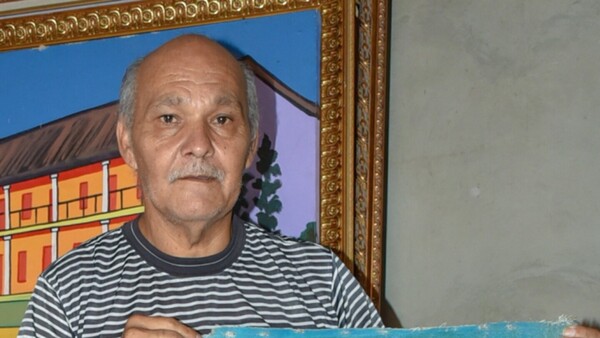 La pobreza no lo detuvo para ser pintor y hoy se destaca por sus retratos de Cristo