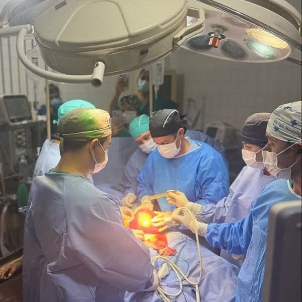 Realizan primera cirugía fetal de columna en el interior del país