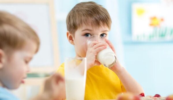 La importancia de la leche en la alimentación de los niños en edad escolar