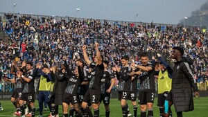 El Como frustra el liderato del Napoli