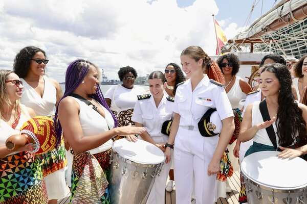 La princesa Leonor va de Brasil rumbo a Uruguay en el buque Elcano - Gente - ABC Color
