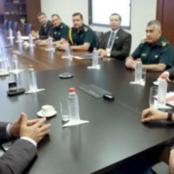 Gobierno despliega operativo para sofocar incendio en zona del Cerro Chovoreca :: Presidencia de la República del Paraguay