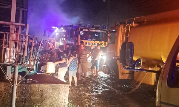 Incendio consume vivienda en el Km 15 Lado Monday