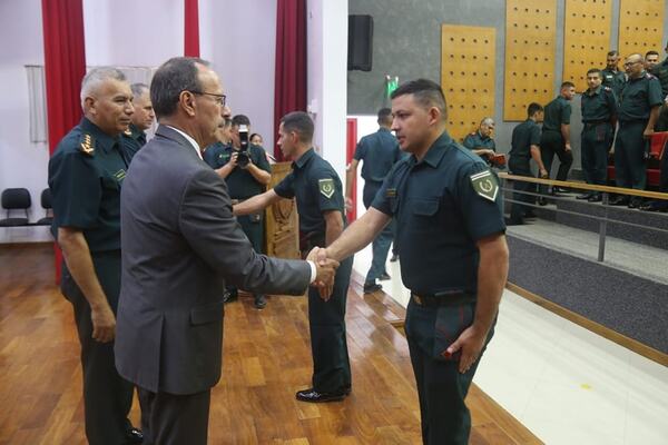 Y Jerojá: Gobierno homenajeó a personal del ejercito por servir en el operativo