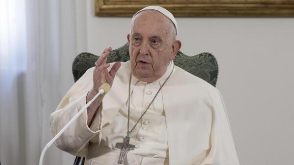 Video: Un canto en latín resuena en el Vaticano como oración por el papa Francisco