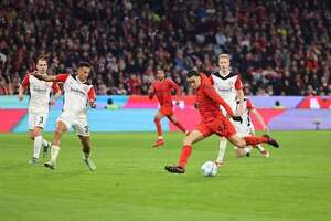 Bayern golea al Eintracht y mantiene a distancia al Leverkusen - Fútbol Internacional - ABC Color
